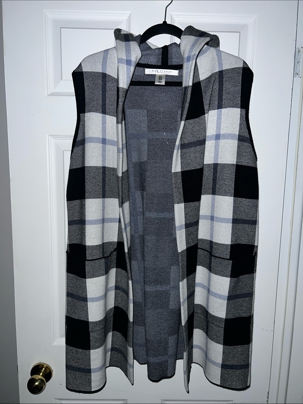 Max Studio Black and White Textured Garment
